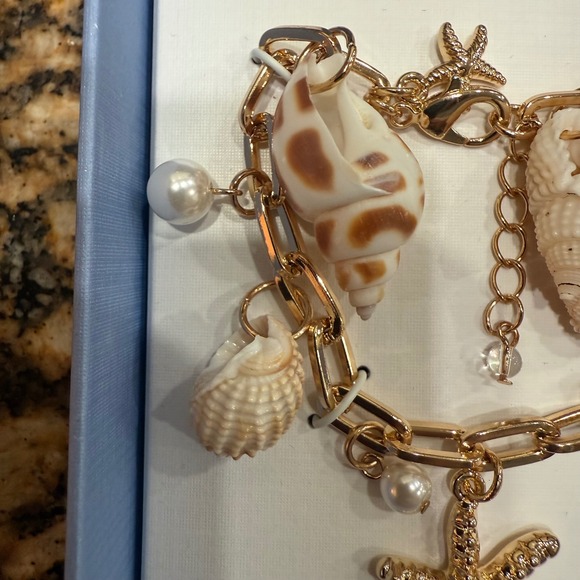House of Harlow Gold Shell Starfish Charm Bracelet & Natasha Gold Shell Earring - Picture 7 of 8